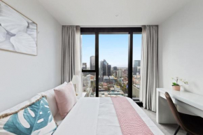 A Chic 2BR Apt Near Melbourne CBD w FREE Parking